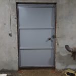 Стальная дверь в подвале