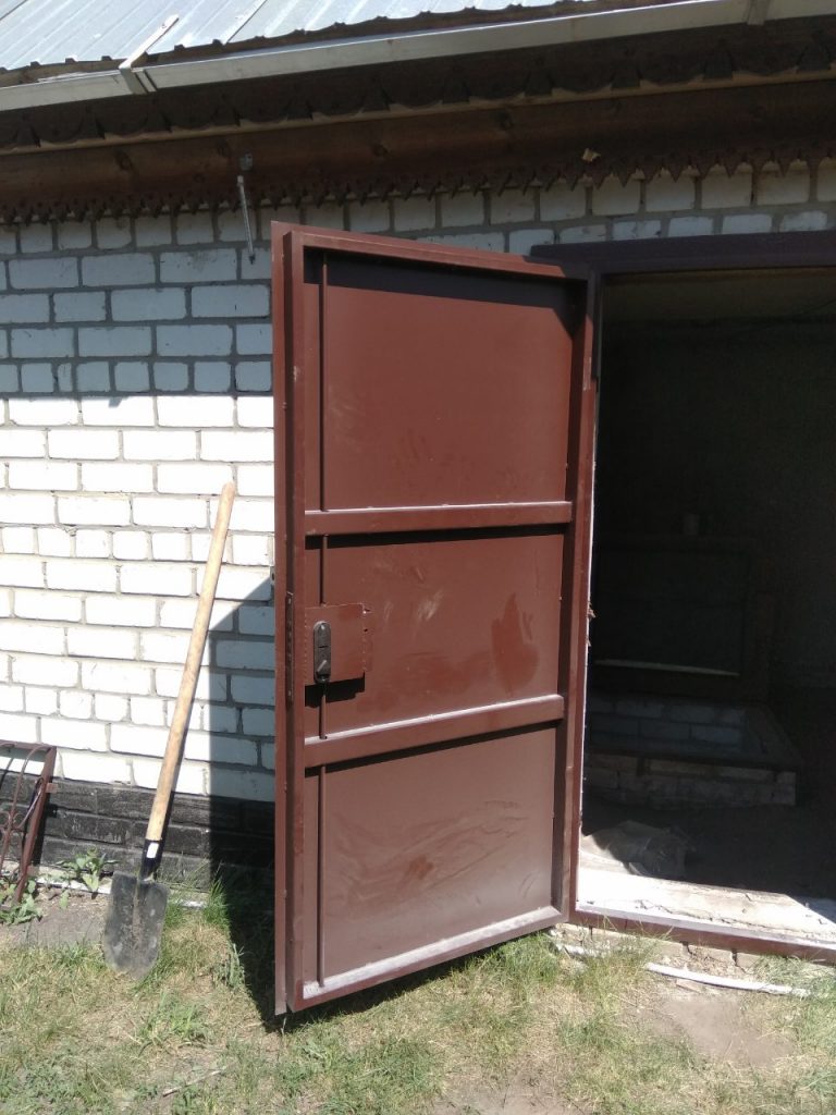 Дверь металлическая входная на дачу