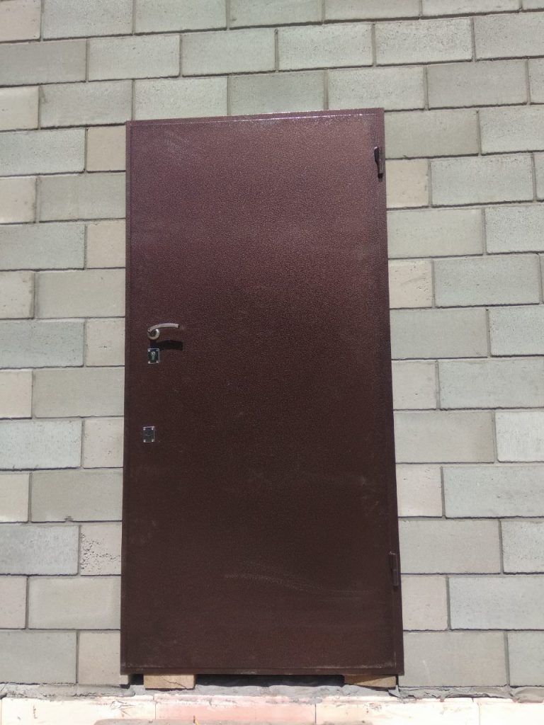 Металлическая дверь с полимерным покрытием